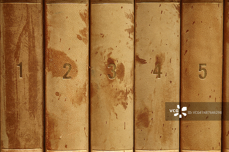 带有蚀刻数字的做旧木板图片素材