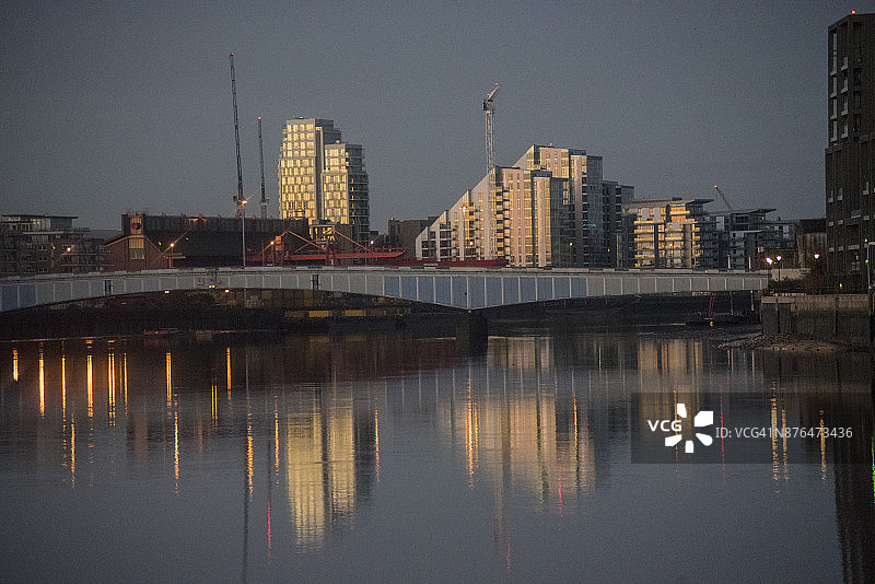 旺兹沃思桥的日出图片素材