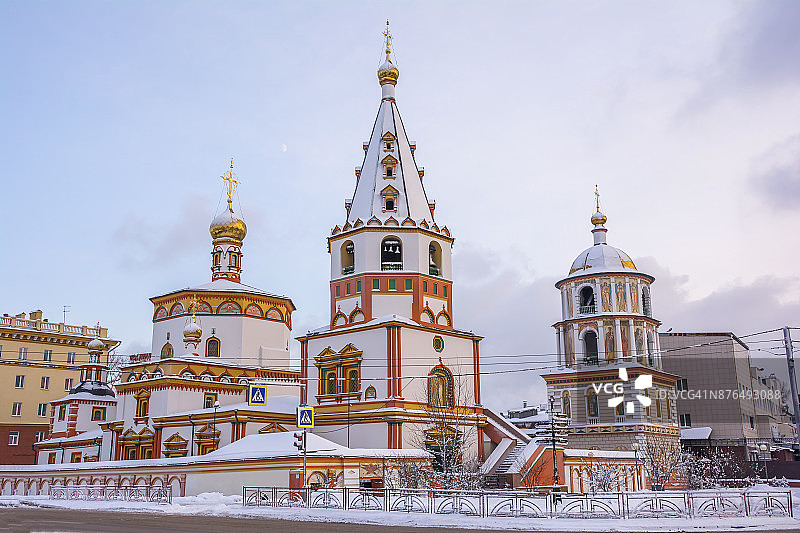 俄罗斯伊尔库茨克的主显节主教座堂冬景图片素材
