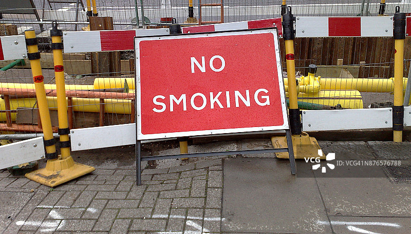 燃气道路工程处的禁止吸烟路标图片素材