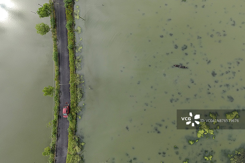 乘船钓鱼图片素材