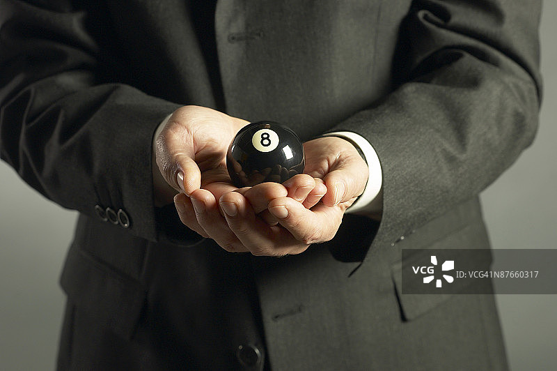 商务人士拿着新奇玩具图片素材