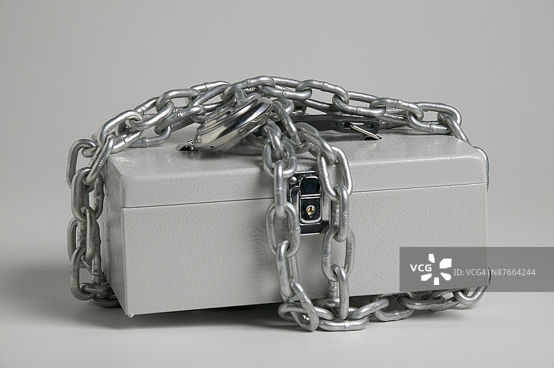 受链条保护的锁箱图片素材