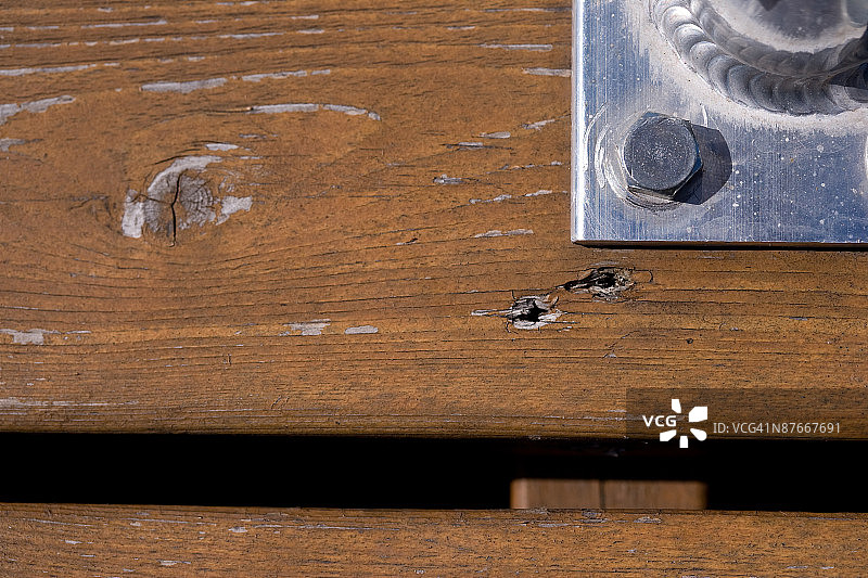 码头上防滑板底部特写图片素材