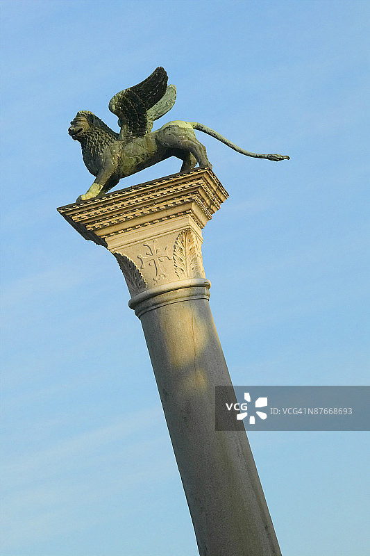 狮鹫雕像图片素材