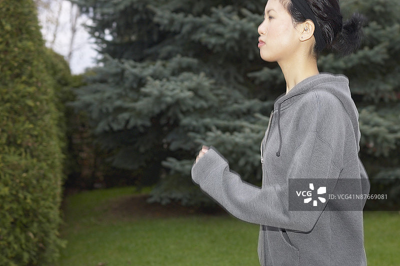 女人慢跑图片素材