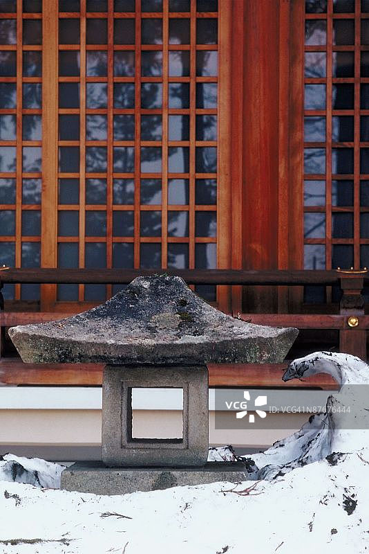 高山的石灯笼，日本图片素材