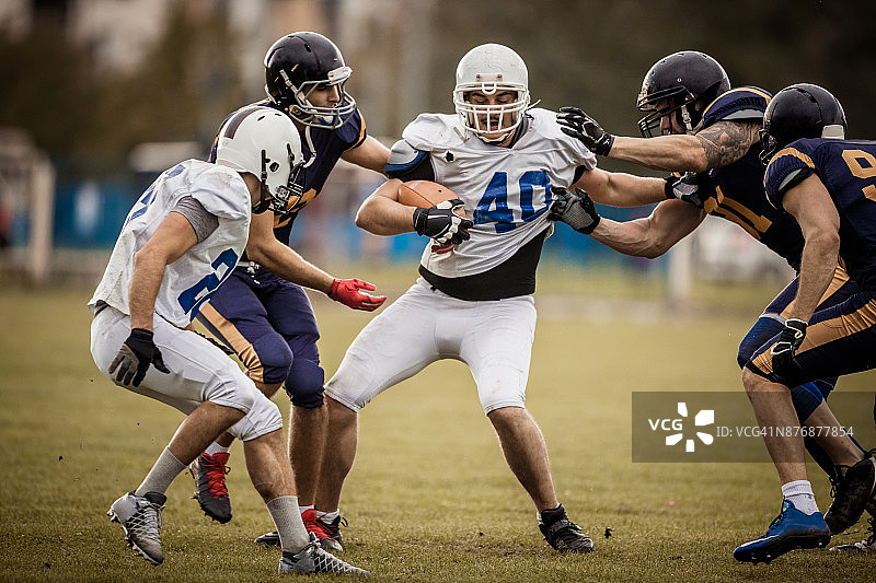 橄榄球运动员比赛场景图片素材