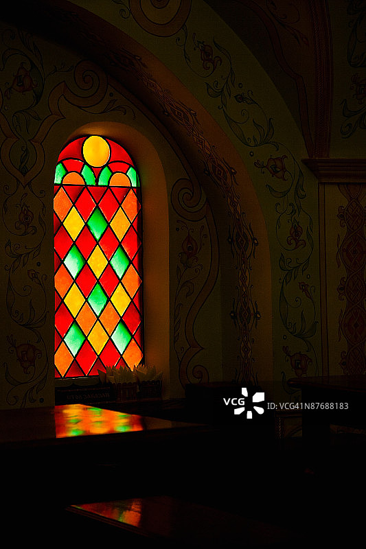 大教堂的彩色玻璃窗图片素材