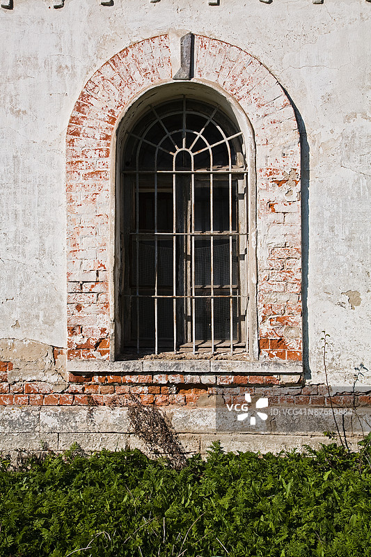 墙上的拱形窗户图片素材