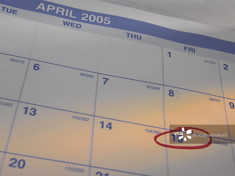 日历上圈出的纳税日图片素材