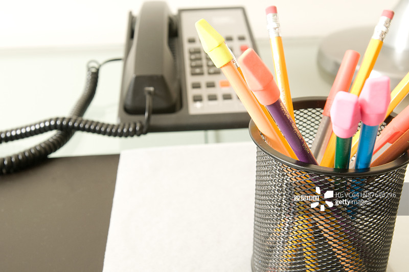 酒店房间的前台、球童和电话图片素材