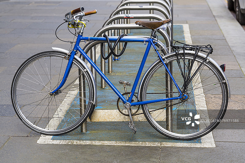 蓝色自行车图片素材