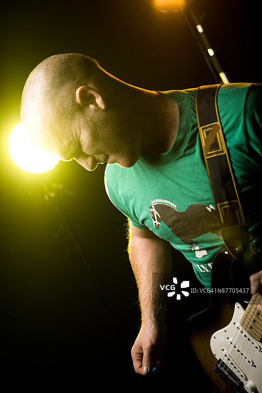 舞台上的吉他手图片素材