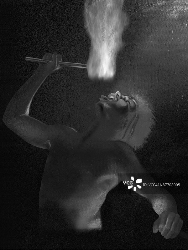 在黑色背景下吸烟的男人的特写镜头图片素材