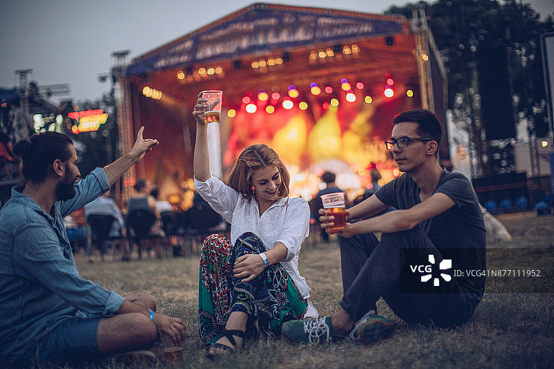 音乐节上热情的人群图片素材
