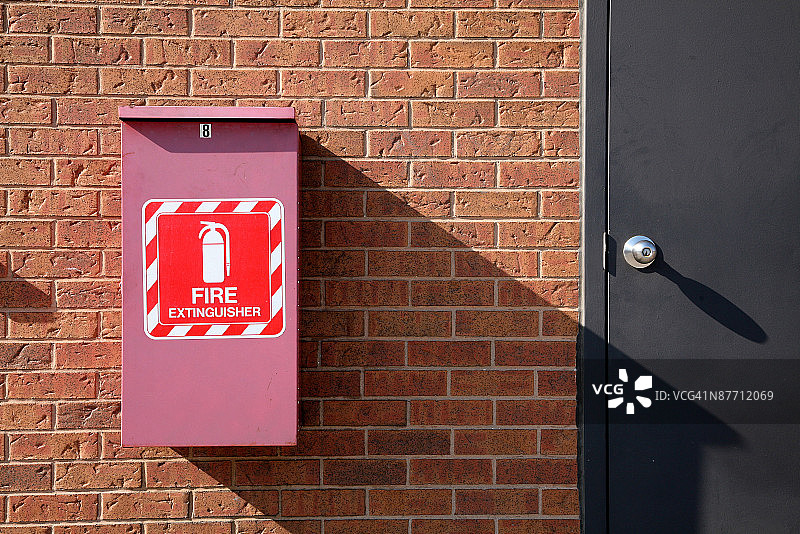 墙上的灭火器图片素材