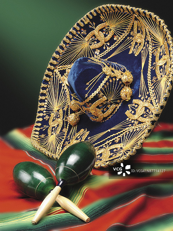 墨西哥宽边帽与沙锤 彩色照片图片素材