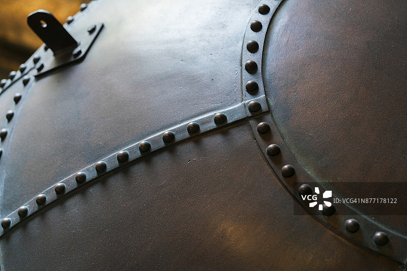 爱尔兰威士忌酒厂的传统壶式蒸馏器图片素材