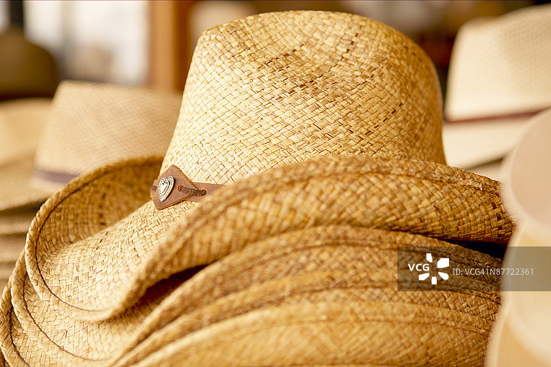 堆叠的草帽图片素材