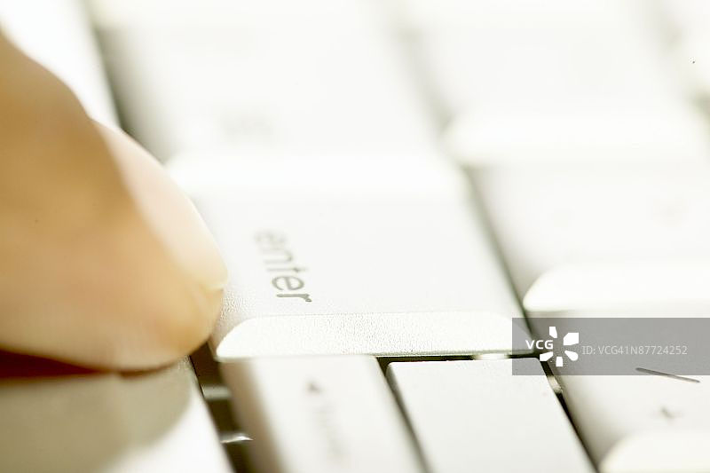 手指按回车键图片素材