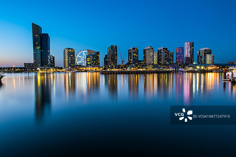 墨尔本船坞区维多利亚港景色图片素材