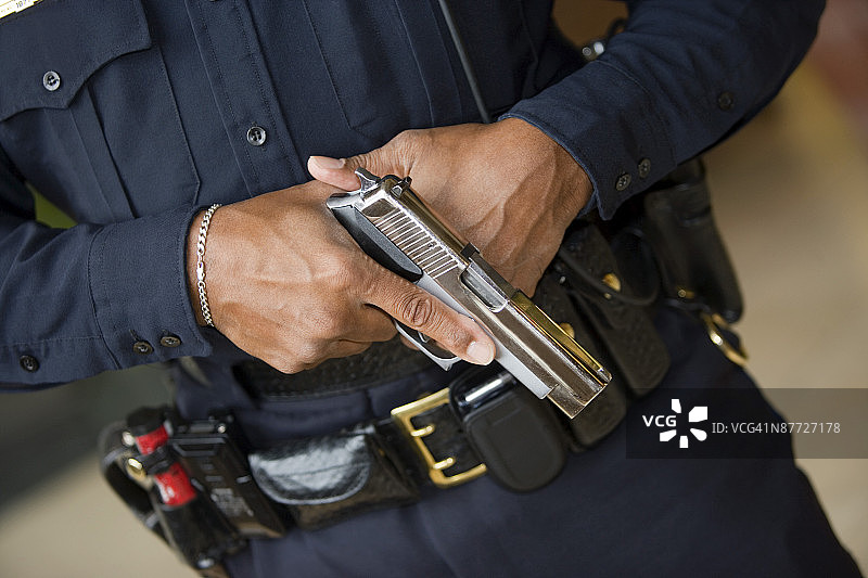 持枪警察图片素材