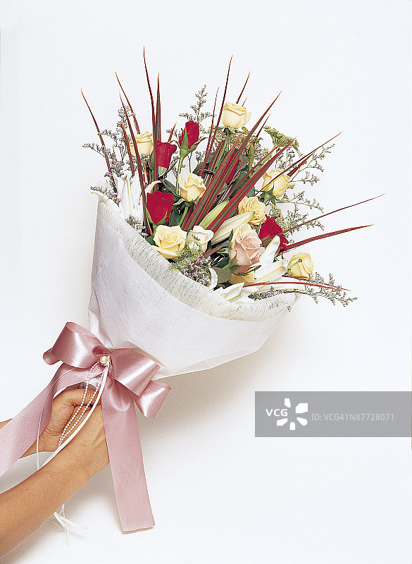 手捧花束图片素材