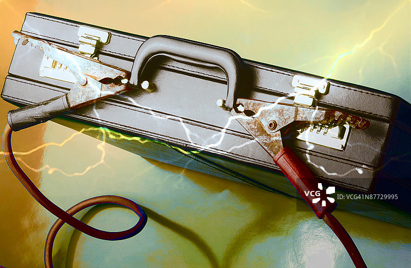 带有跨接电缆的公文包图片素材