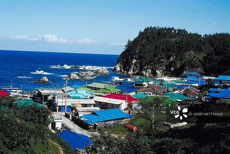 停靠在韩国江原道码头的船只图片素材