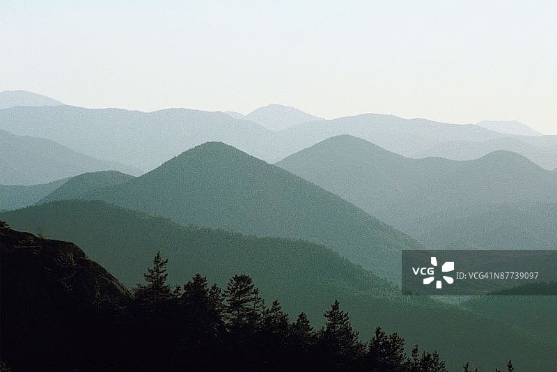 韩国庆州南山云雾缭绕图片素材