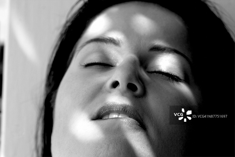 女人在休息图片素材