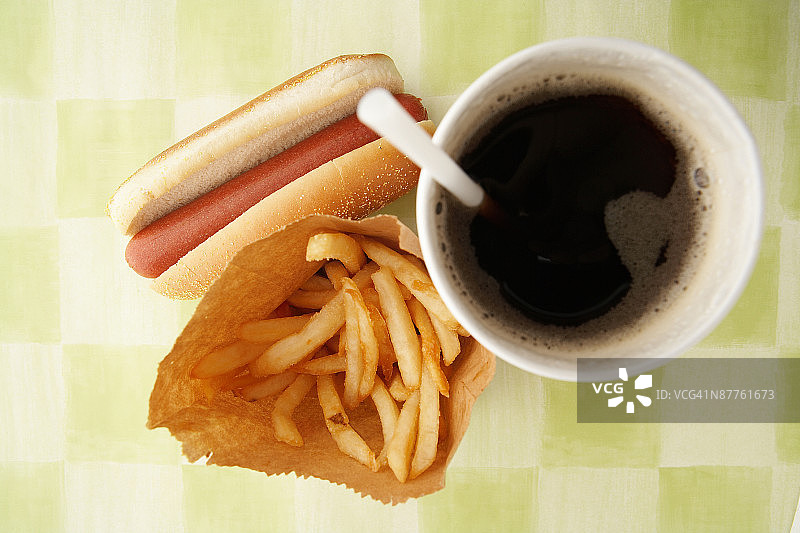 炸薯条热狗和汽水图片素材