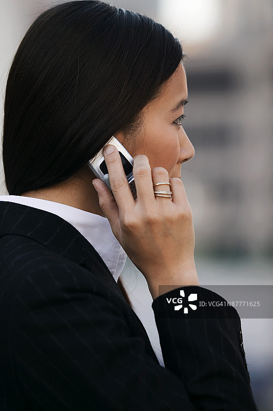 打电话的女商人图片素材