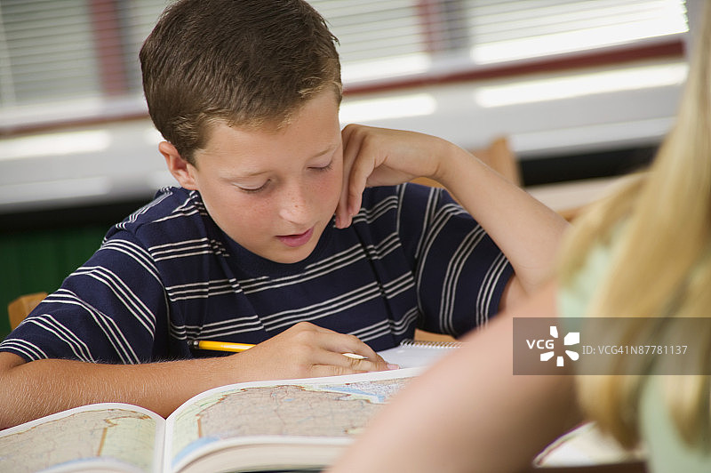 学生阅读图片素材