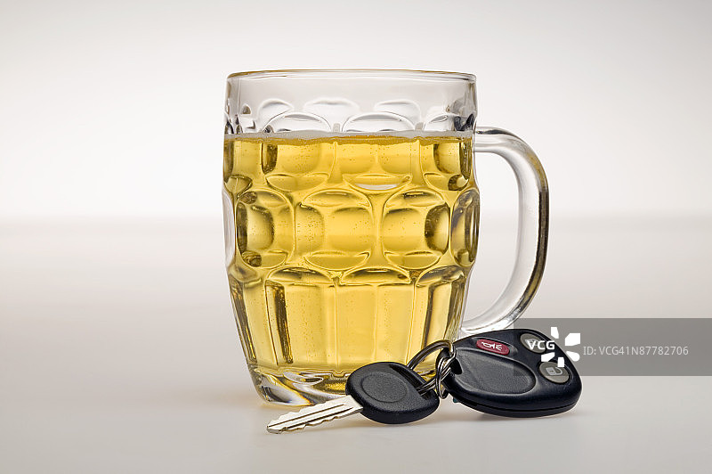 啤酒和钥匙图片素材