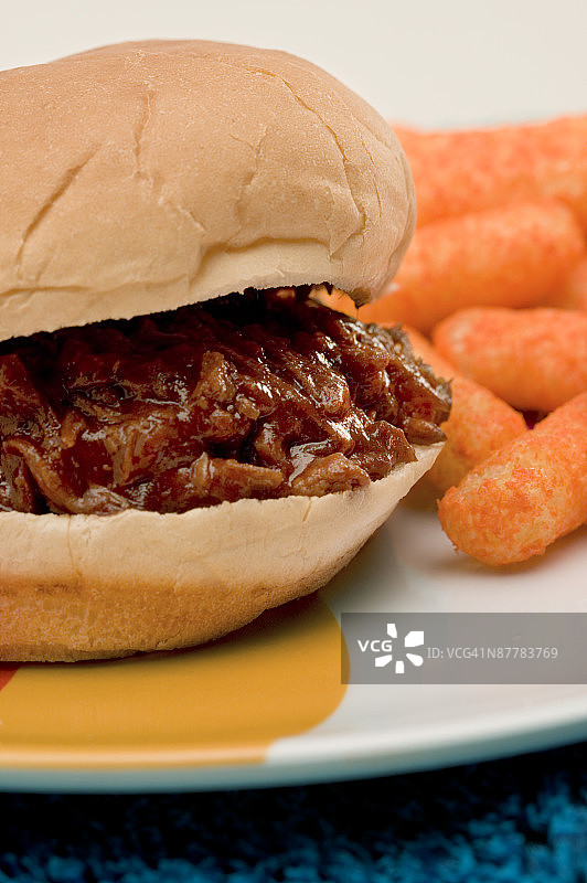 烤肉三明治和奶酪泡芙图片素材