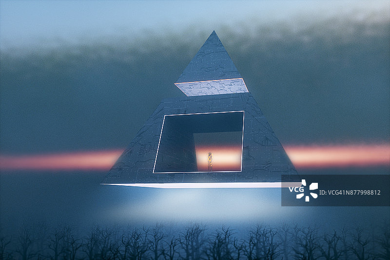 雾气森林上的UFO金字塔与外星人图片素材