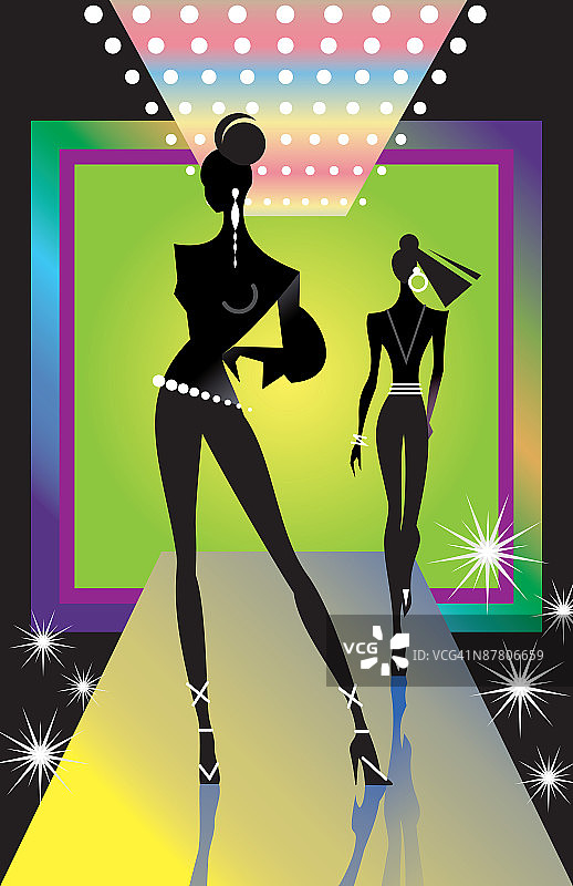 两个女人在晚上跳舞图片素材