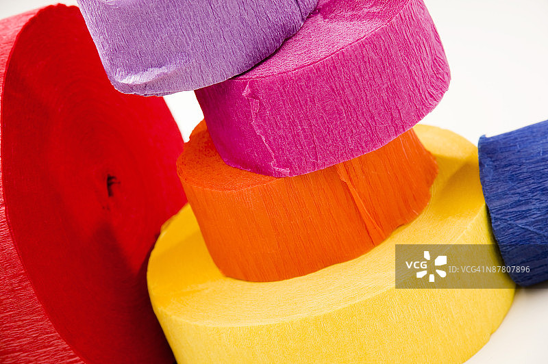 彩色皱纹纸卷特写图片素材