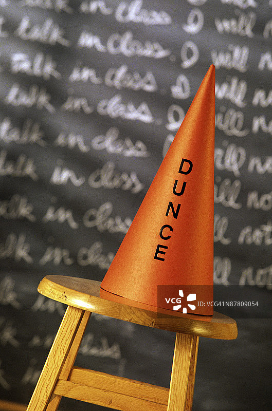 教室里的呆子帽图片素材