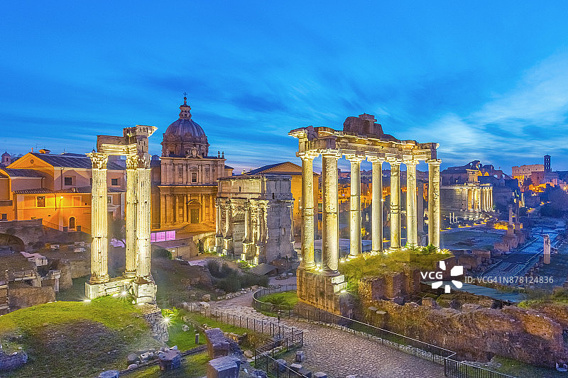 意大利罗马黄昏时的罗马广场图片素材