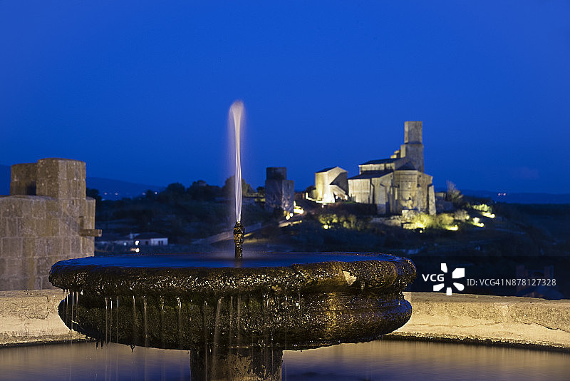 意大利图斯卡尼亚托尔迪拉韦洛公园的喷泉图片素材