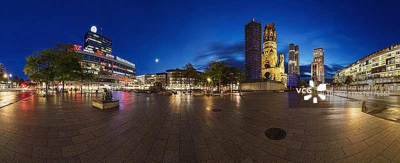 蓝色时分的布赖特施德广场全景-柏林天际线（德国）图片素材