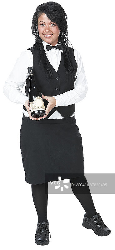 女服务员拿着一瓶葡萄酒摆姿势图片素材