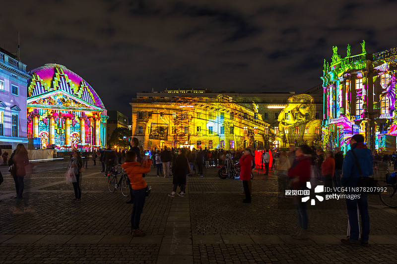 灯光节期间的柏林倍倍尔广场（德国柏林）图片素材