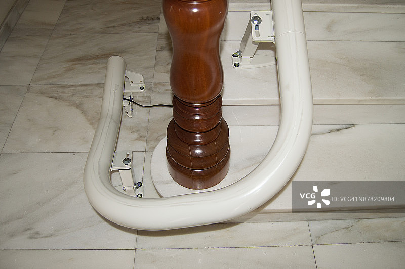 楼梯升降机的轨道图片素材