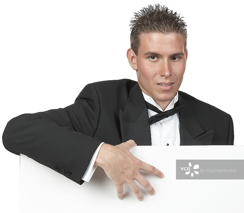 身穿燕尾服的男人图片素材