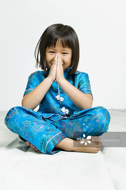 穿着中式睡衣的女孩肖像图片素材