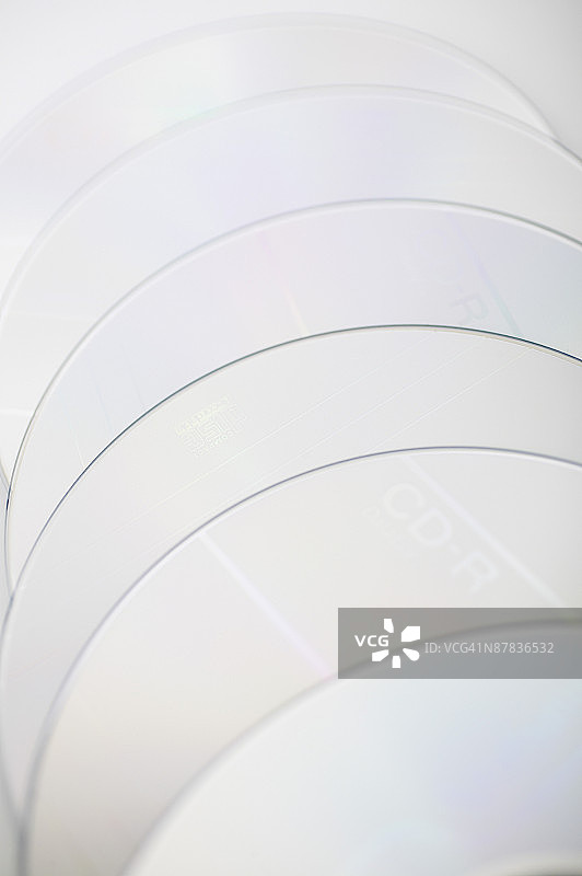 堆叠的CD光盘图片素材